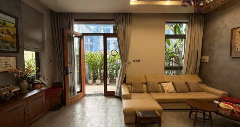 phong khach tang tret 810x430 - Giá mua bán nhà Biệt thự nguyên căn kdc Jamona City Quận 7 T5/2025