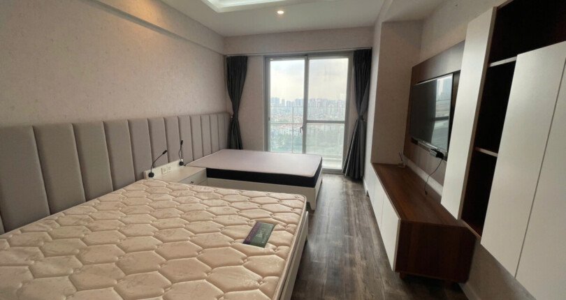 phong ngu can ho ban 3 810x430 - Bán căn hộ 151m2 chung cư Scenic Valley 1, 03pn, giá 12,7 tỷ, đầy đủ nội thất, view sông.