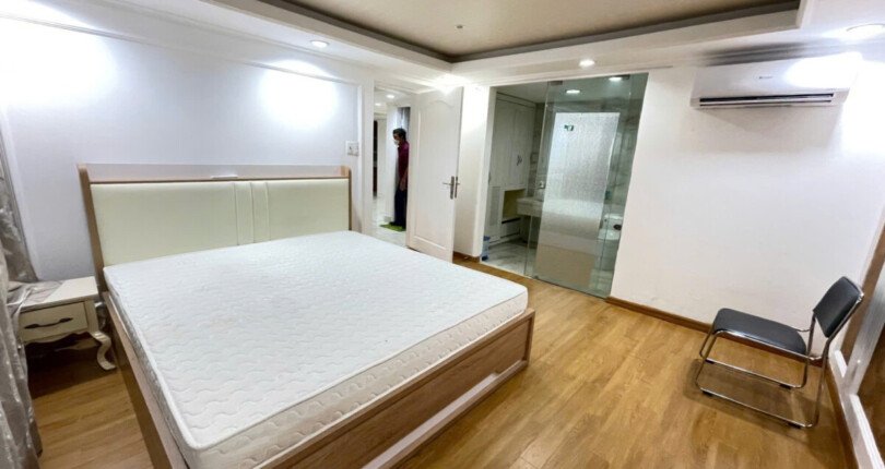 phong ngu can ho ban 6 810x430 - Giá mua bán căn hộ duplex 3pn block D chung cư Phú Hoàng Anh Nhà Bè T5/2025