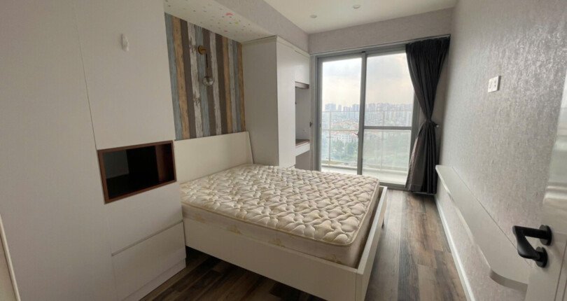 phong ngu can ho can ban 6 810x430 - Bán căn hộ 151m2 chung cư Scenic Valley 1, 03pn, giá 12,7 tỷ, đầy đủ nội thất, view sông.