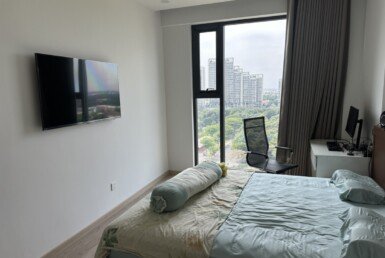 phong-ngu-day-du-noi-that-co-cua-so-rong-rai