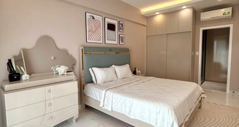 phong ngu master 810x430 - Bán gấp căn hộ 3pn Tháp B chung cư Scenic Valley 1, 133m2, view sông, giá 12,8 tỷ