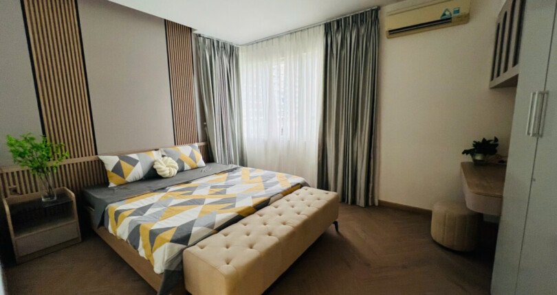 phong ngu master rong rai 2 810x430 - Giá mua bán căn hộ 3pn căn số 02 Tháp B chung cư Mỹ Khang Quận 7 T6/2025