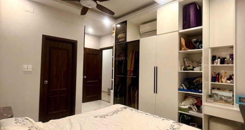 phong ngu master trong can ho ban 810x430 - Giá mua bán căn hộ 3pn chung cư Belleza Phú Mỹ Quận 7 T6/2025