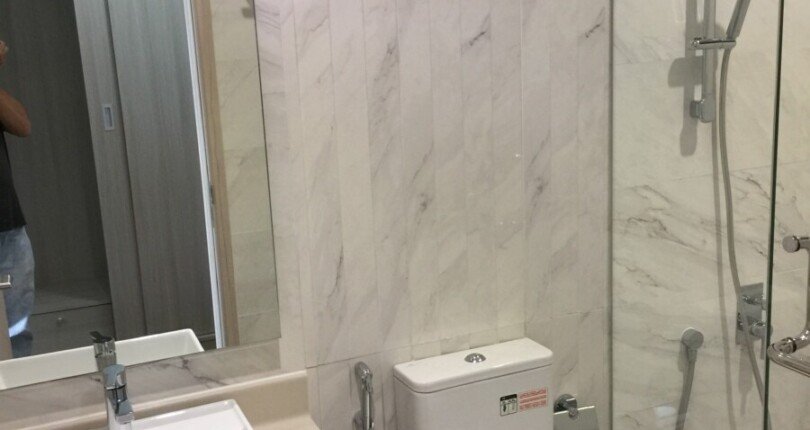 toilet cacn ho ban 810x430 - Giá mua bán căn hộ 2pn 89m2 block A chung cư Midtown Phú Mỹ Hưng Quận 7 T5/2025