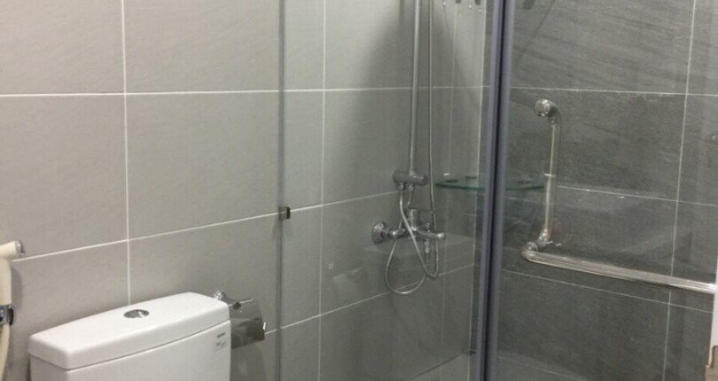 toilet day du thiet bi 1 810x430 - Giá cho thuê căn hộ 3pn block C chung cư Scenic Valley 1 Quận 7 T5/2025
