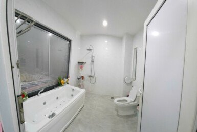toilet-day-du-trang-thiet-bi