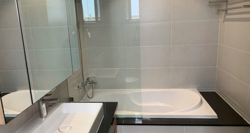 toilet phong ngu master co bon tam nam 810x430 - Giá mua bán căn hộ 3pn block C view biệt thự chung cư Hưng Phúc Happy Residence Quận 7 T5/2025
