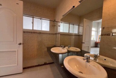 toilet-trong-nha-biet-thu-cho-thue