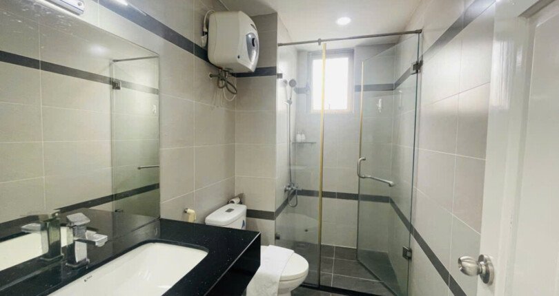 tollet can ho can cho thue 810x430 - Cần cho thuê gấp căn hộ 80m2, chung cư Scenic Valley 1, giá 18tr/tháng, đầy đủ nội thất, xem nhà dễ.