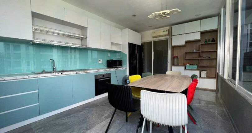 z6573083358286 c84971e66caf3333c1887f8e39e34f11 810x430 - Cho thuê Duplex Star Hill Block N Tầng 7 dt 214m 3 phòng giá 45 triệu