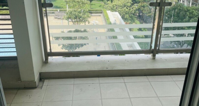 ban cong phong khach can ho ban 1 810x430 - Giá mua bán căn hộ 145m2 tháp C chung cư Riverpark Residence phường Tân Hưng T7/2025