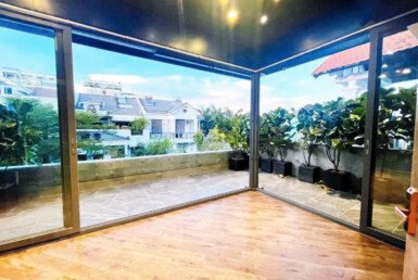 ban-cong-san-thuong-thoang-mat-rong-rai