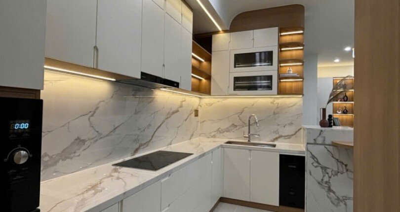 bep can ho ban 15 810x430 - Bán căn hộ cao cấp The grand View, 119m2, giá 10.5 tỷ, 03pn, hà đẹp , nội thất mới 100 %.