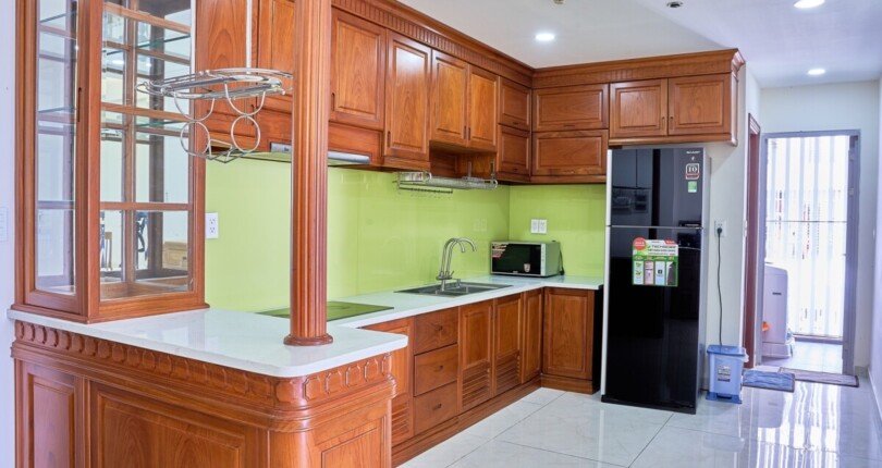 bep can ho ban 7 810x430 - Chốt nhanh trong tháng căn hộ 107m2 chung cư Scenic Valley, 03pn, giá 8.350 tỷ + 01 ô đậu xe ô tô.