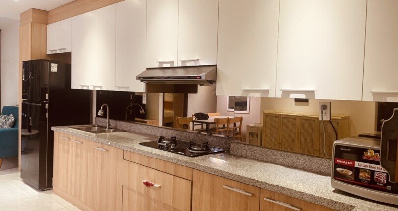 bep can ho cho thue 810x430 - Cho thuê nhanh căn hộ 02pn, chung cư Scenic Valley 1, giá 17tr/tháng, nội thất đầy đủ, xem nhà dễ.