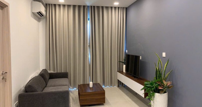 can can phong khach can ho ban 810x430 - Giá mua bán căn hộ 2pn tháp B chung cư Hưng Phúc Premier Quận 7 T6/2025