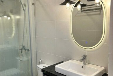 can-ho-ban-co-2-toilet-day-du-thiet-bi