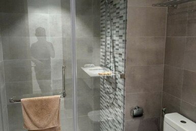 can-ho-cho-thue-co-2-toilet-hoan-thien-nhu-hinh