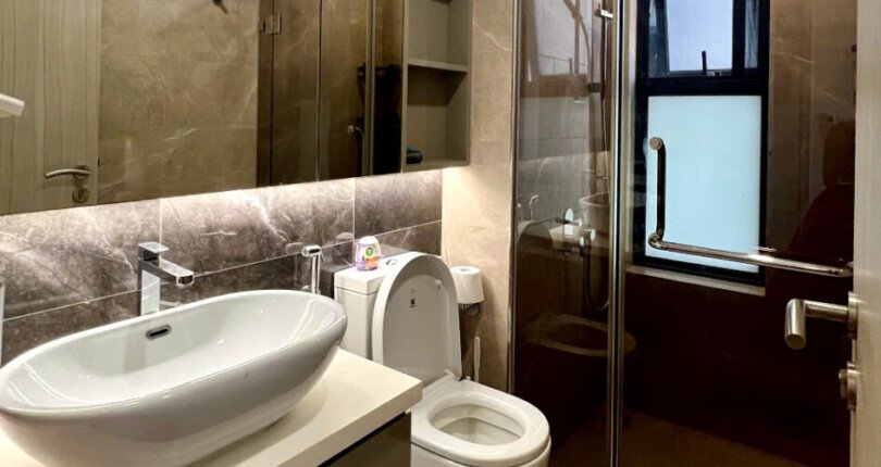 can ho cho thue co 2 toilet nhu hinh 810x430 - Giá cho thuê căn hộ 3pn chung cư Hưng Phúc Premier Phường Tân Mỹ T7/2025