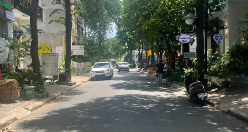 duong noi khu hung gia 4 810x430 - Giá cho thuê tòa nhà văn phòng Nội khu Hưng Gia 4 Quận 7 T6/2025