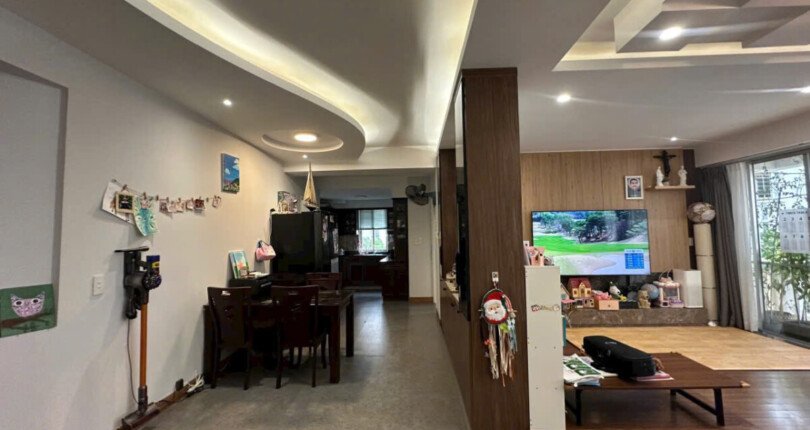 goc phong khach 810x430 - Giá mua bán căn hộ 3pn chung cư Mỹ Khánh 4 phường Tân Hưng T6/2025