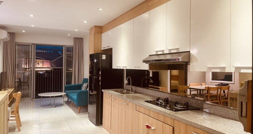 hinh anh bep can ho can cho thue 810x430 - Cần cho thuê gấp căn hộ chung cư Scenic Valley 1, 70m2, 02pn, giá 18tr/tháng, đầy đủ nội thất.