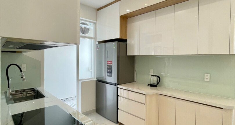 hinh anh bep trong can ho ban 810x430 - Giá mua bán căn hộ 2pn tháp 7C chung cư Sky Garden Quận 7 T6/2025