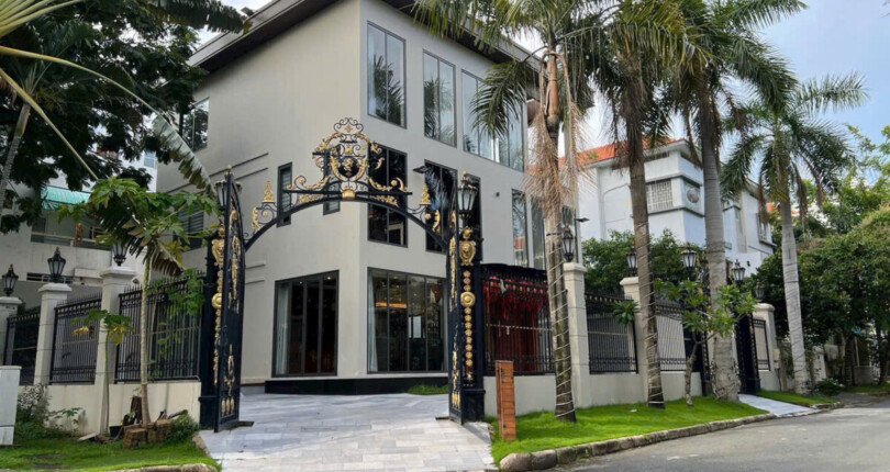 hinh anh mua ban nha biet thu nguyen can noi khu my hoang phu my hung quan 7 810x430 - Giá mua bán nhà Biệt thự nguyên căn góc nội khu Mỹ Hoàng Phú Mỹ Hưng có hồ bơi T6/2025