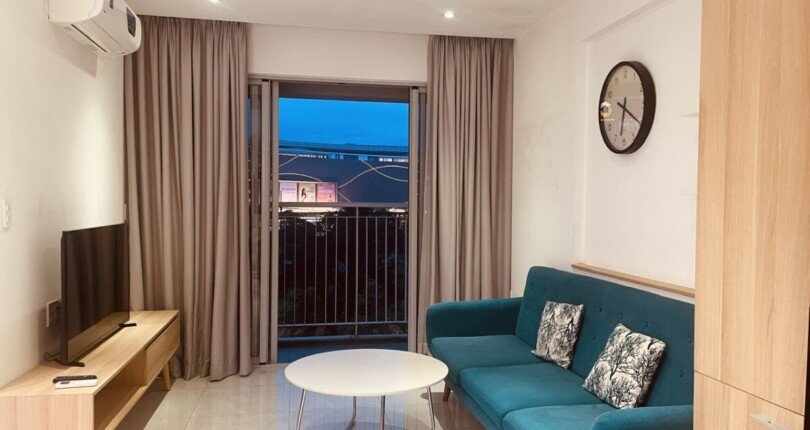 hinh anh phong khach ccan ho can cho thue 810x430 - Cần cho thuê gấp căn hộ chung cư Scenic Valley 1, 70m2, 02pn, giá 18tr/tháng, đầy đủ nội thất.