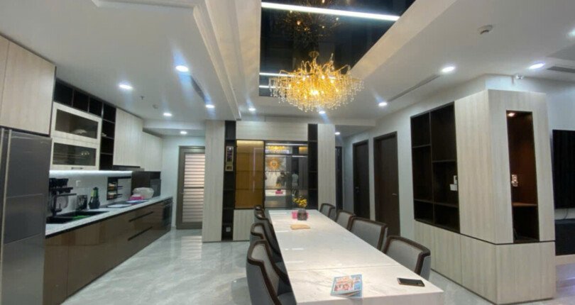 khong gian bep rong rai 13 810x430 - Giá mua bán căn hộ 3pn lầu 12a chung cư The Peak m8a Quận 7 T6/2025
