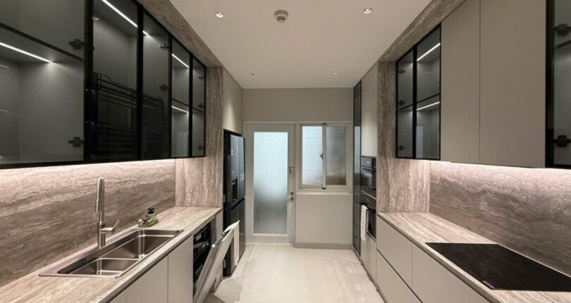 khong gian bep rong rai 18 810x430 - Giá mua bán căn hộ 3pn tháp B chung cư Riverside Residence phường Tân Mỹ T7/2025