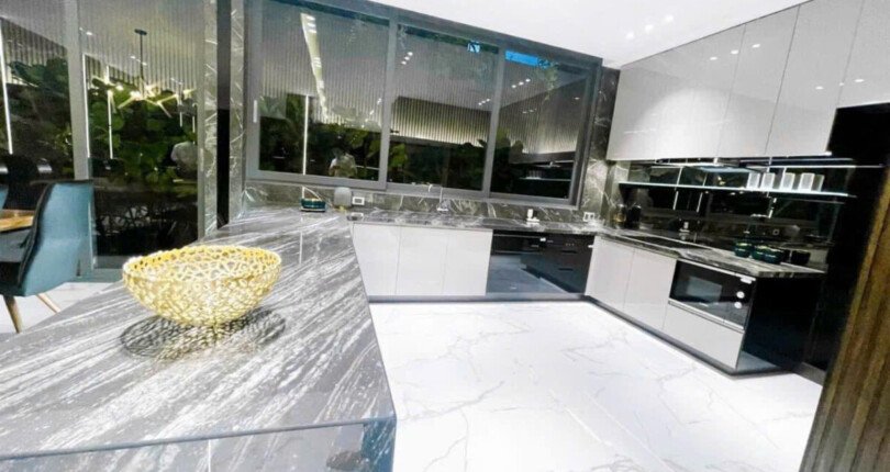 khong gian bep rong rai 3 810x430 - Giá mua bán nhà Biệt thự nguyên căn số 68 Nội khu Nam Thông 2 Quận 7 T6/2025