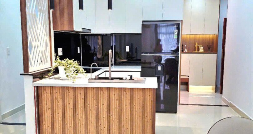 khong gian bep rong rai 5 810x430 - Giá mua bán căn hộ 3pn tháp 1D chung cư Sky Garden 1 Quận 7 T6/2025