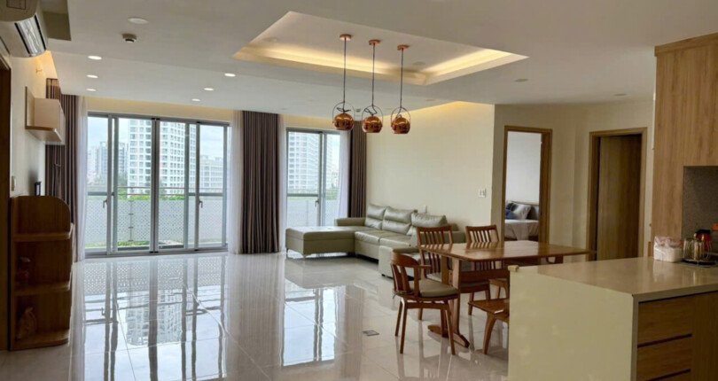khong gian can ho ban 810x430 - Giảm giá bán gấp căn hộ 3pn 133m2, view sông, chung cư Scenic Valley