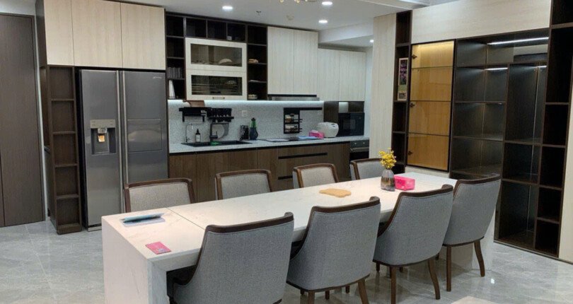 khong gian phong an va bep 1 810x430 - Giá mua bán căn hộ 3pn lầu 12a chung cư The Peak m8a Quận 7 T6/2025