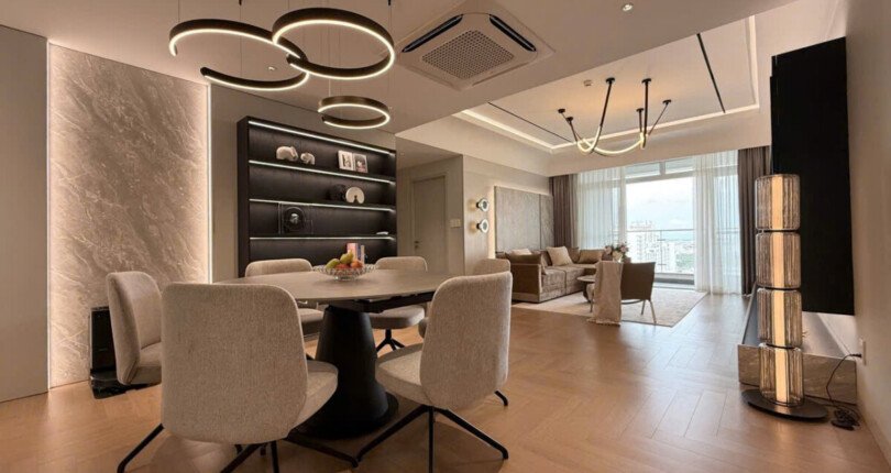 khong gian phong khach can ho ban 1 810x430 - Giá mua bán căn hộ 3pn tháp B chung cư Riverside Residence phường Tân Mỹ T7/2025