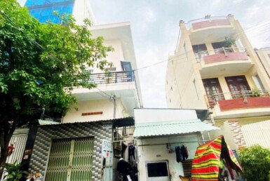 mat-truoc-day-nha-ban