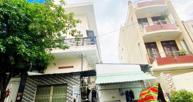 mat truoc day nha ban 810x430 - Giá mua bán dãy nhà trọ đường Lâm Văn Bền phường Tân Hưng Hồ Chí Minh T6/2025