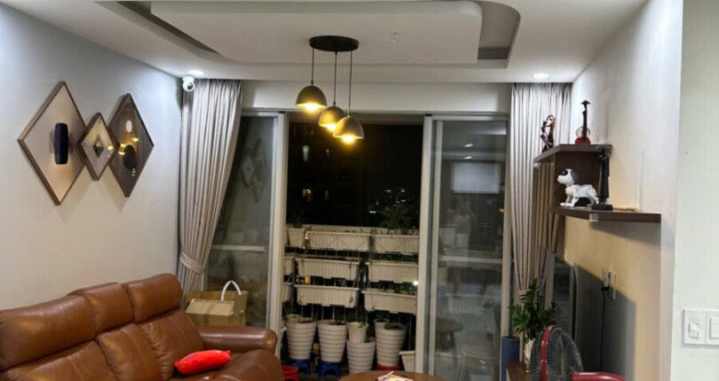 phong khach can ho ban 1 810x430 - Bán căn hộ chung cư Scenic Valley , 89m2, 02pn, giá 6.750 tỷ, view nội khu, không ồn.