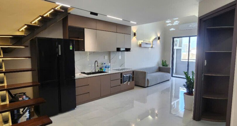 phong khach can ho ban 18 810x430 - Giá mua bán căn hộ Duplex 3pn tháp M chung cư Hưng Vượng 2 T6/2025