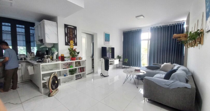 phong khach can ho ban 3 810x430 - Giá mua bán căn hộ 3pn chung cư Mỹ Phước Quận 7 T6/2025