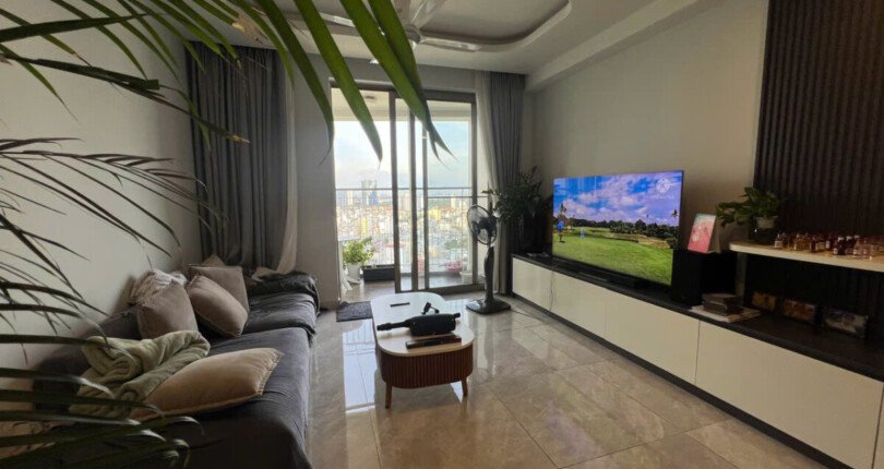phong khach can ho ban 31 810x430 - Duy nhất căn góc 08 tháp A cần bán tại The Peak m8a giá 11,8 tỷ