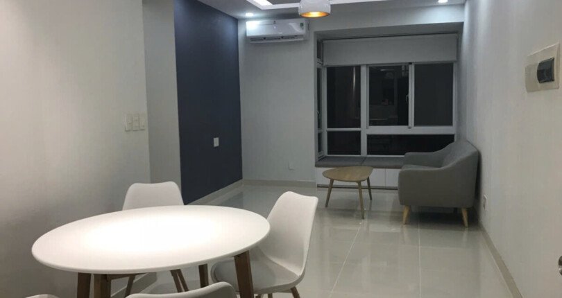 phong khach can ho ban 42 810x430 - Bán căn hộ 70m2, chung cư Sky garden 3, 03pn, giá 4.8 tỷ, nhà đang có hợp đồng thuê ổn định.