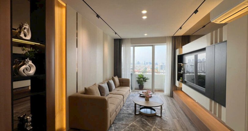 phong khach can ho ban 7 810x430 - Nhà mới cần bán gấp, căn hộ chung cư The Grand View 118m2, giá 11,6 tỷ, nội thất cao cấp 100%.
