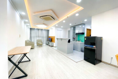 phong khach can ho can ban 6 385x258 - Bán căn hộ 77m2, chung cư Scenic Valley 2, tầng sân vườn giá 6.1 tỷ, nhà đang có hợp đồng thuê.