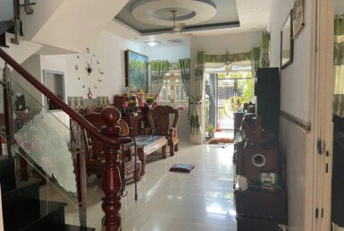 phong-khach-tang-tret-nha-biet-thu-ban