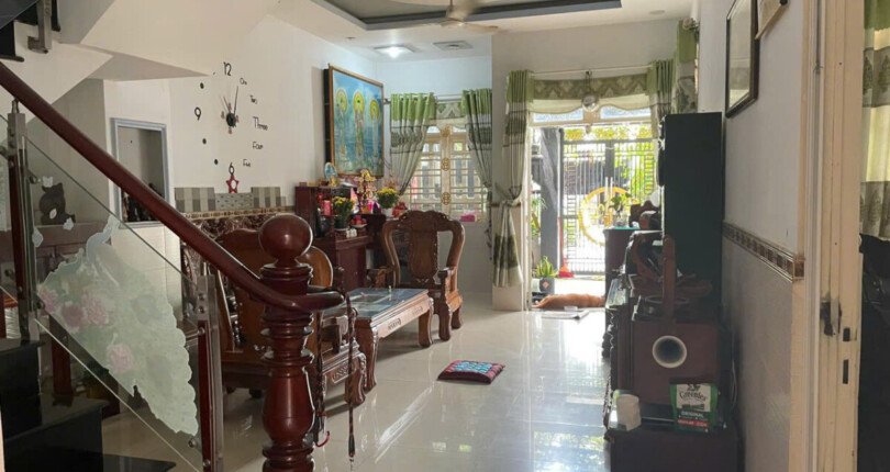 phong khach tang tret nha biet thu ban 810x430 - Giá mua bán nhà Biệt thự nguyên căn mặt Đường số 2 kdc Nhật Minh Quận 8 T6/2025