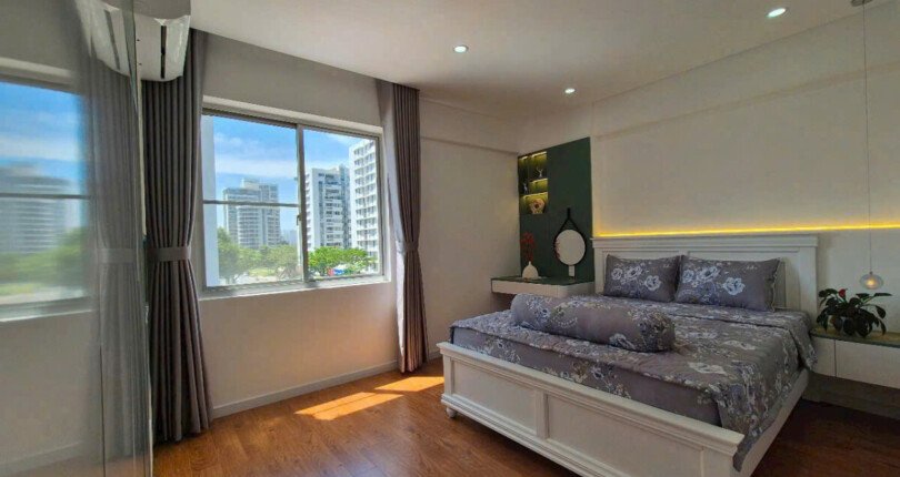 phong ngu master trong can ho ban 1 810x430 - Giá mua bán căn hộ 3pn chung cư Mỹ Khánh 1A phường Tân Hưng T7/2025