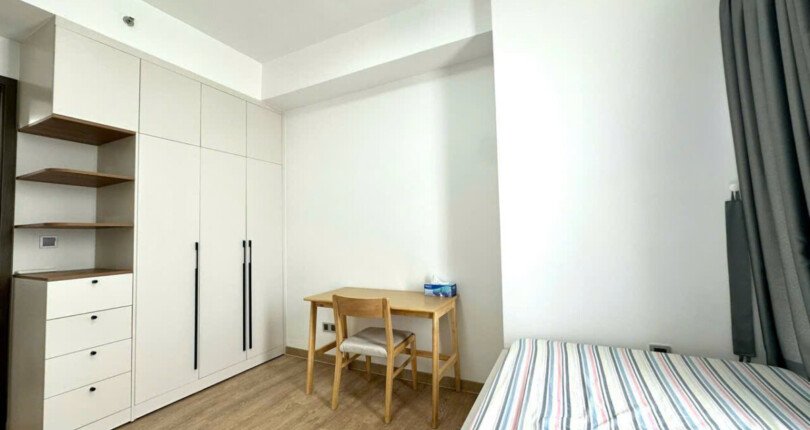 phong ngu rong rai 810x430 - Giá cho thuê căn hộ 2pn tháp C lầu cao chung cư The Peak phường Tân Mỹ T7/2025